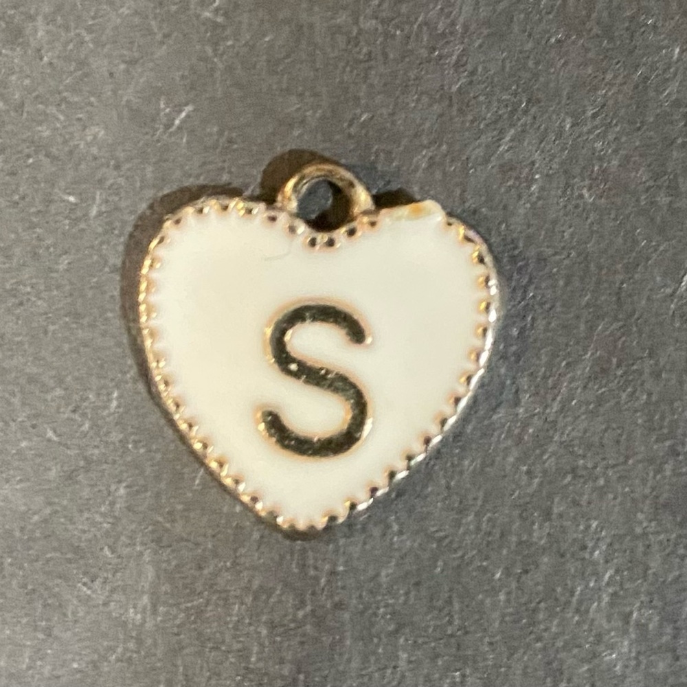 Heart 'S' charm